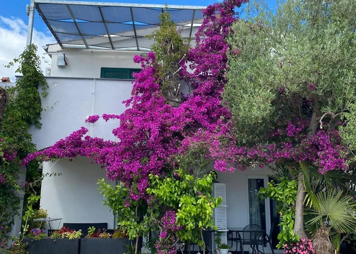 Hrga דירה סרימה